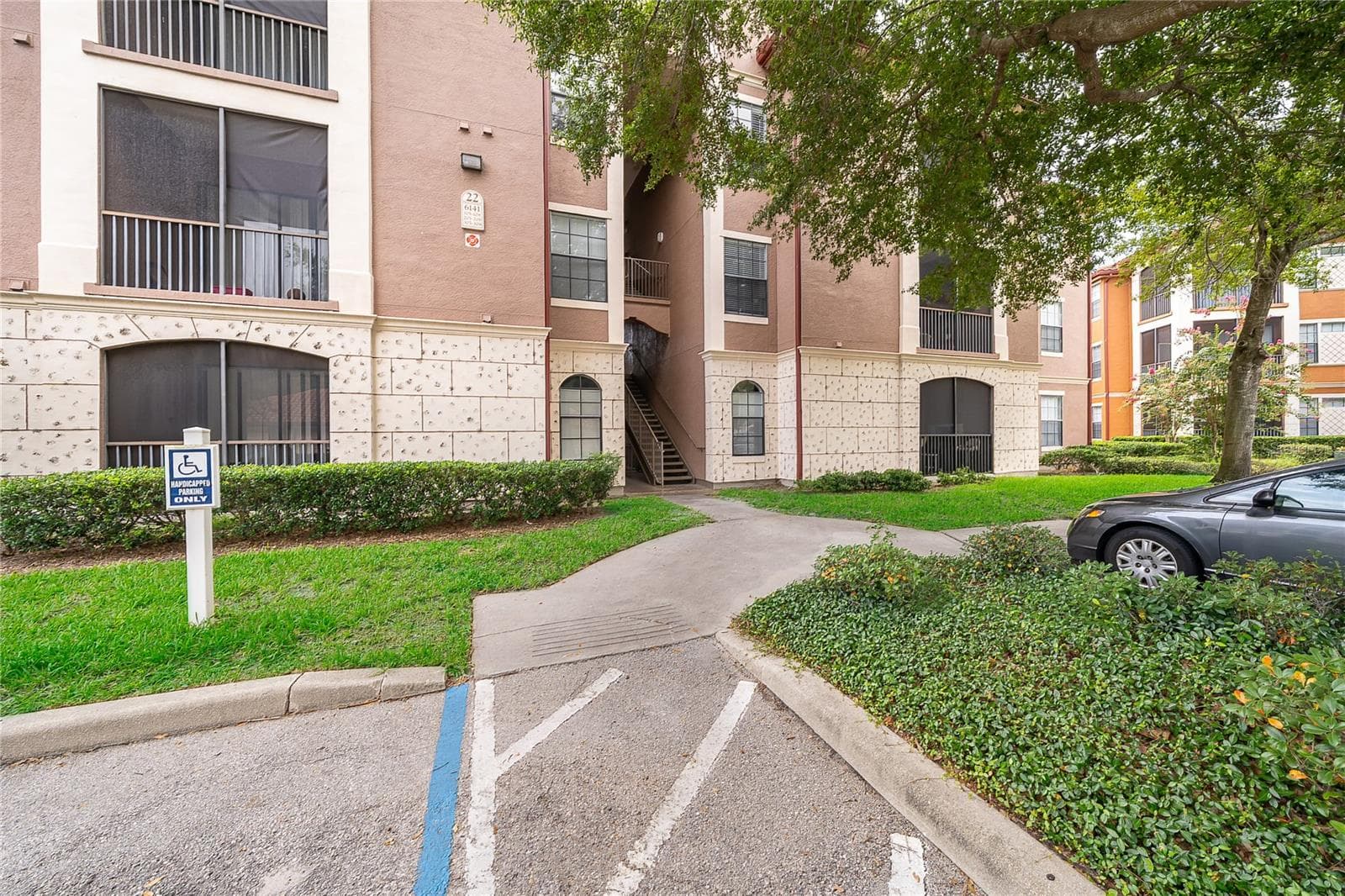 6141 METROWEST BLVD #201