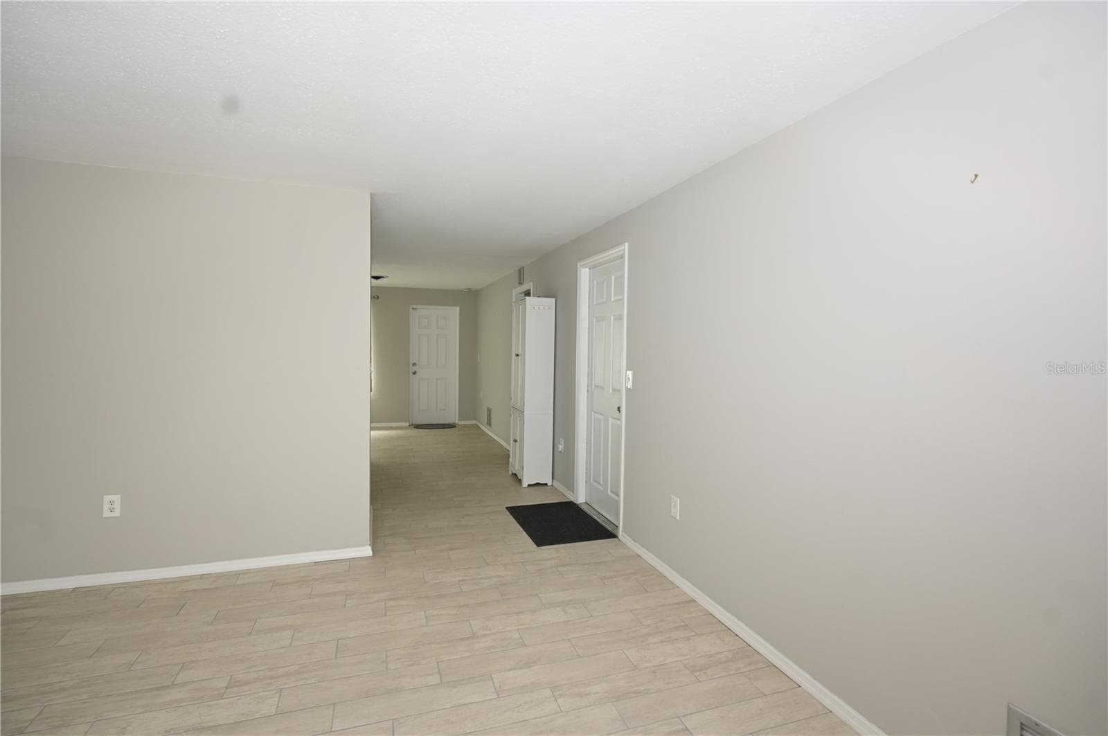 Living room to dining area and backyard door - 1620 MORNING DOVE LN, ENGLEWOOD
