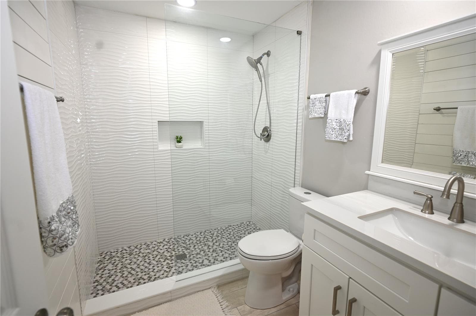 Main bathroom, beautiful!!! - 1620 MORNING DOVE LN, ENGLEWOOD