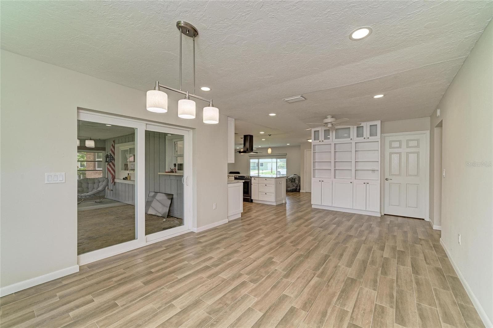 Large dining room off the kitchen with built-in shelves and cabinets. - 2011 37TH ST W, BRADENTON