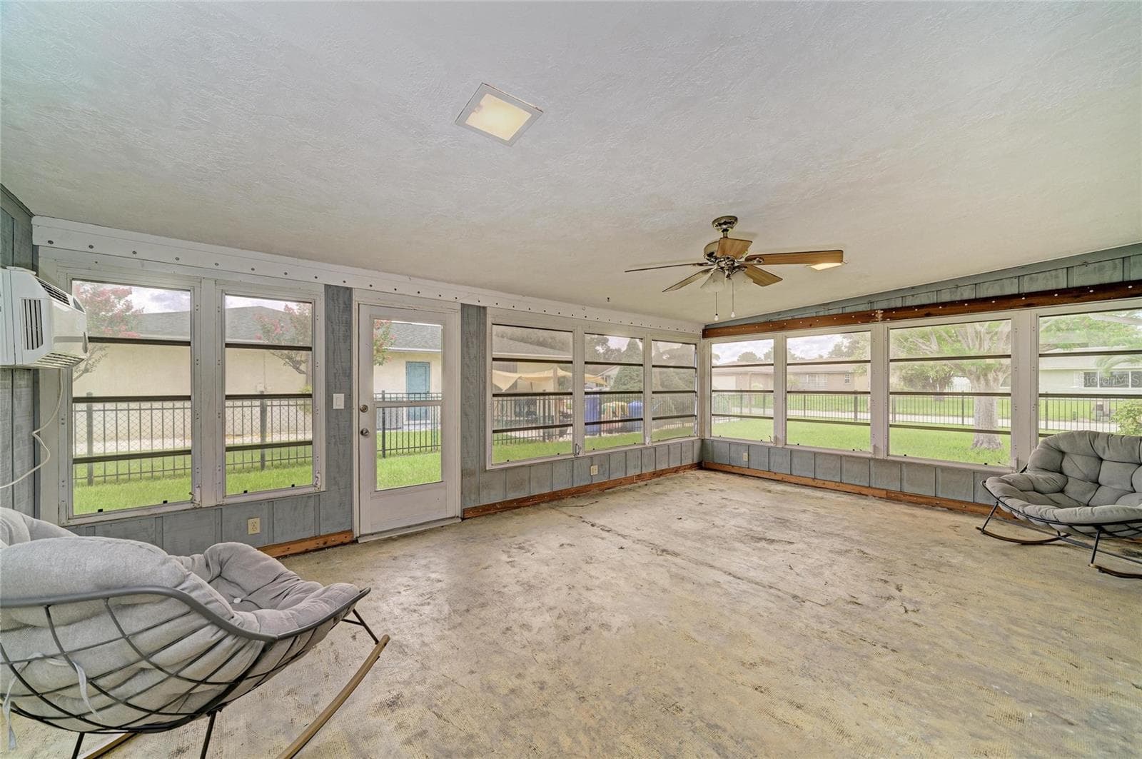 Air conditioned Florida room. - 2011 37TH ST W, BRADENTON