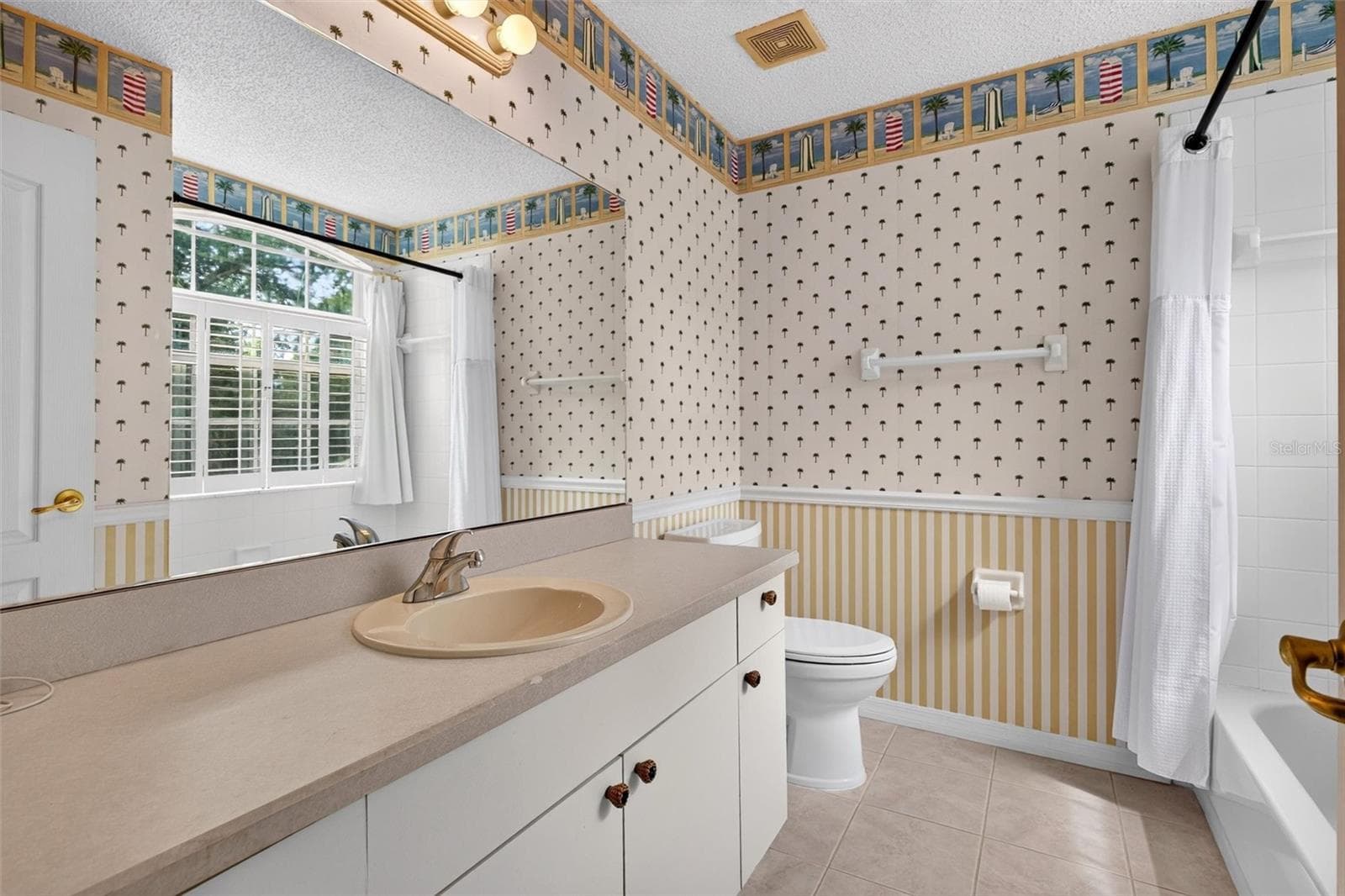 Townhouse at 525 LAKE BRIDGE DR, ORMOND BEACH, photo 37 of 92