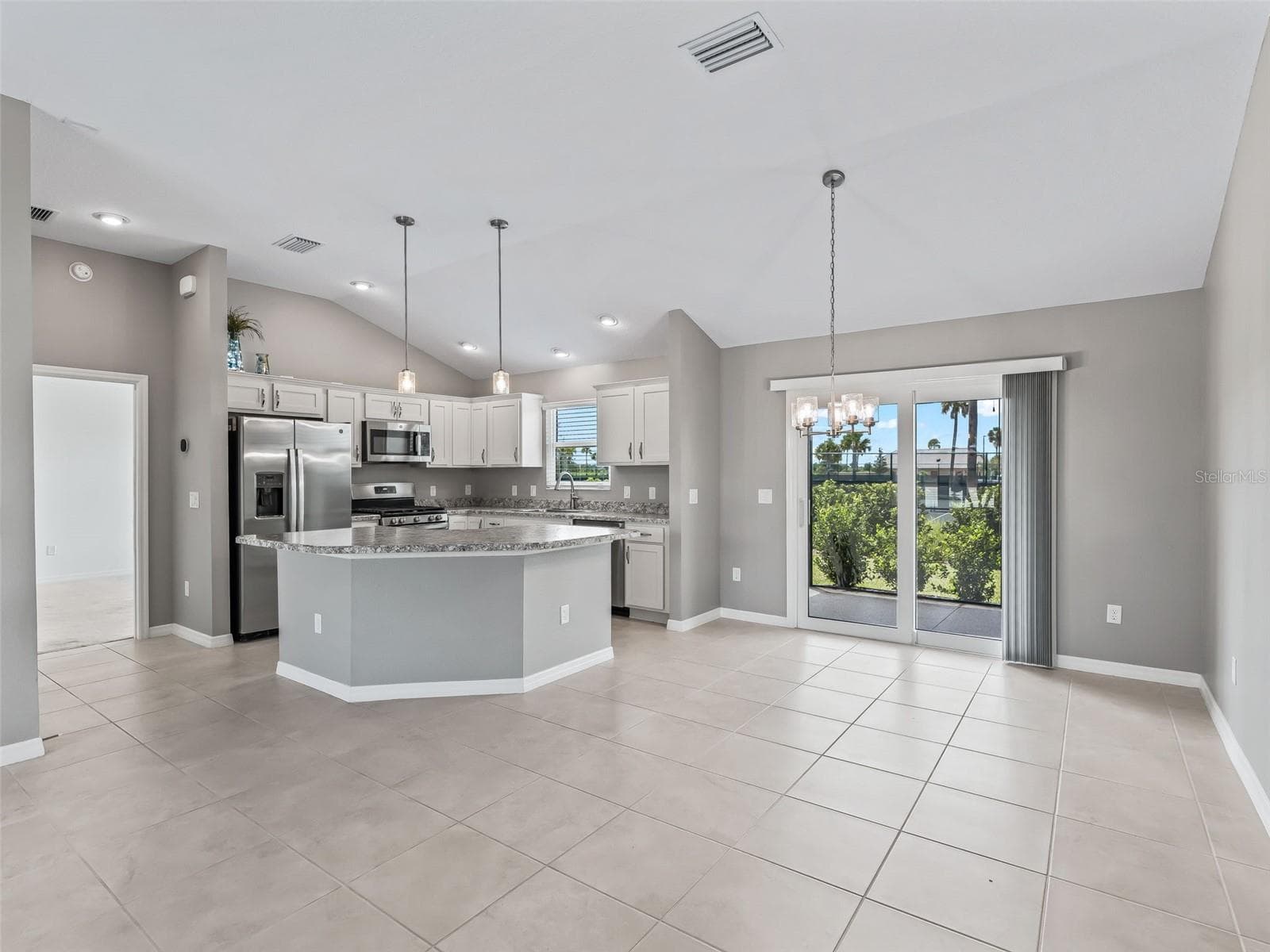 Single Family Residence at 2816 NAVY HILL CIR, THE VILLAGES, photo 15 of 51