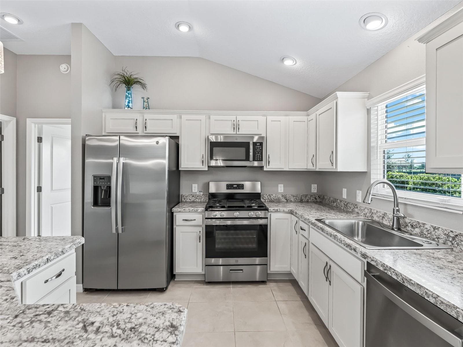 Single Family Residence at 2816 NAVY HILL CIR, THE VILLAGES, photo 17 of 51