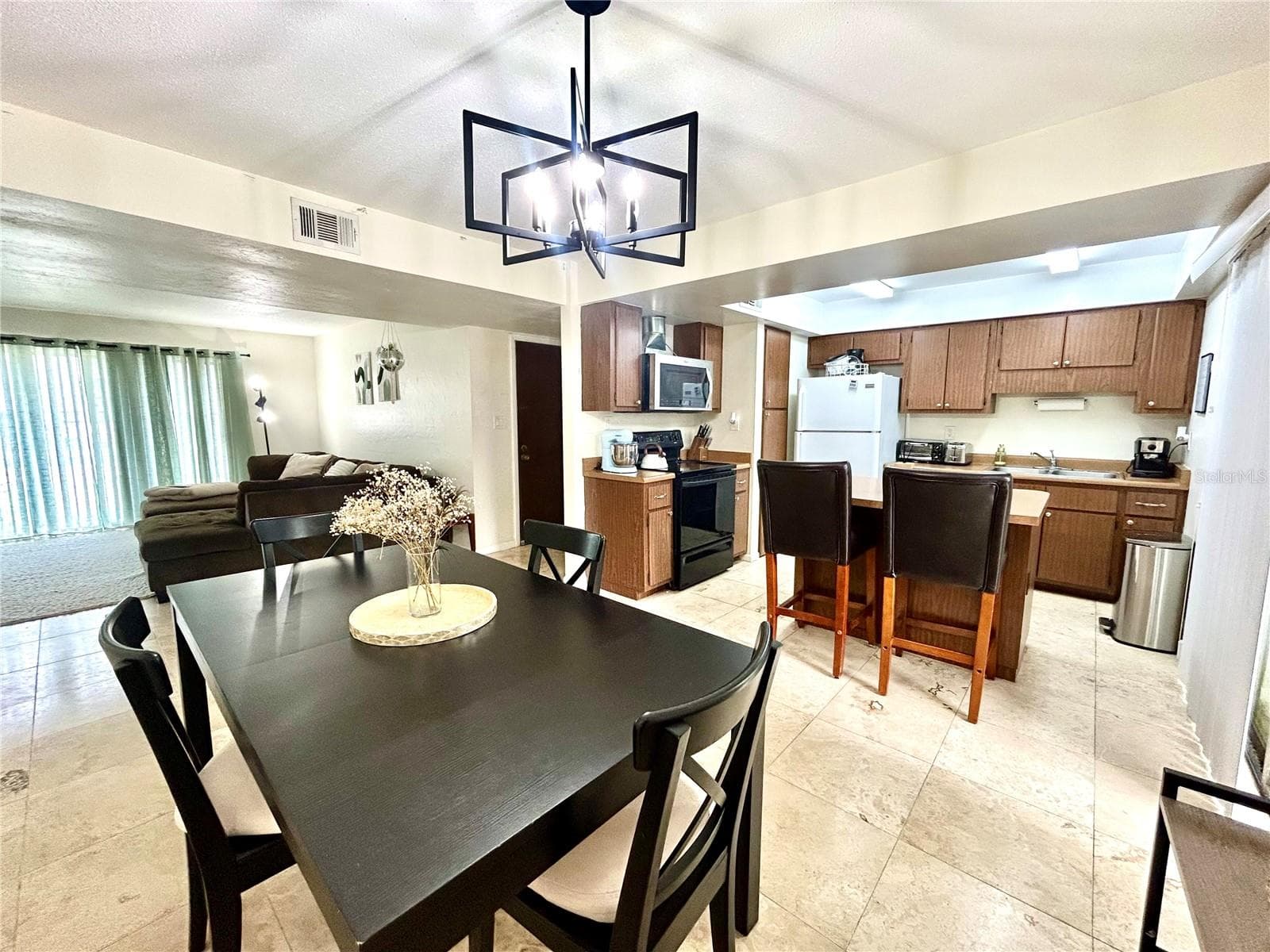 Dining Room and Kitchen with Breakfast Bar - 407 NW 39TH RD #407C, GAINESVILLE
