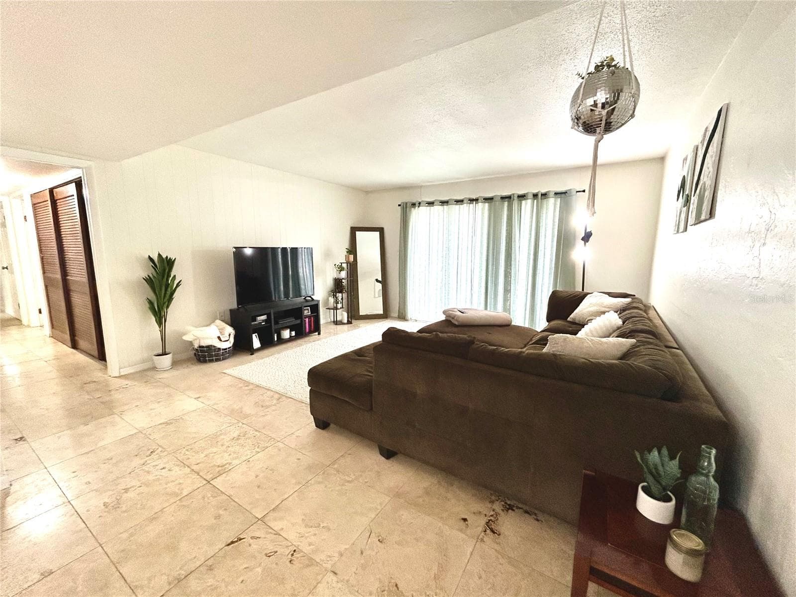 Living Room - 407 NW 39TH RD #407C, GAINESVILLE