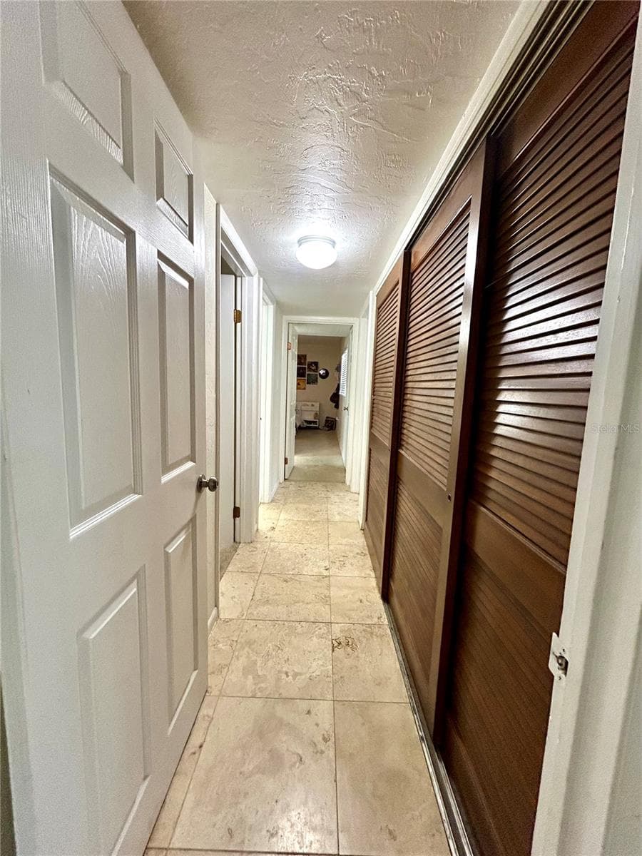 Hallway - 407 NW 39TH RD #407C, GAINESVILLE