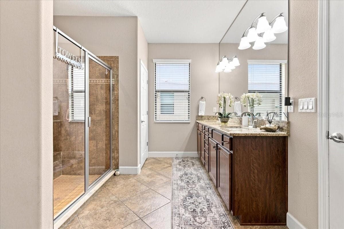 Primary Bathroom - 4508 GRAND LAKESIDE DR E, PALM HARBOR