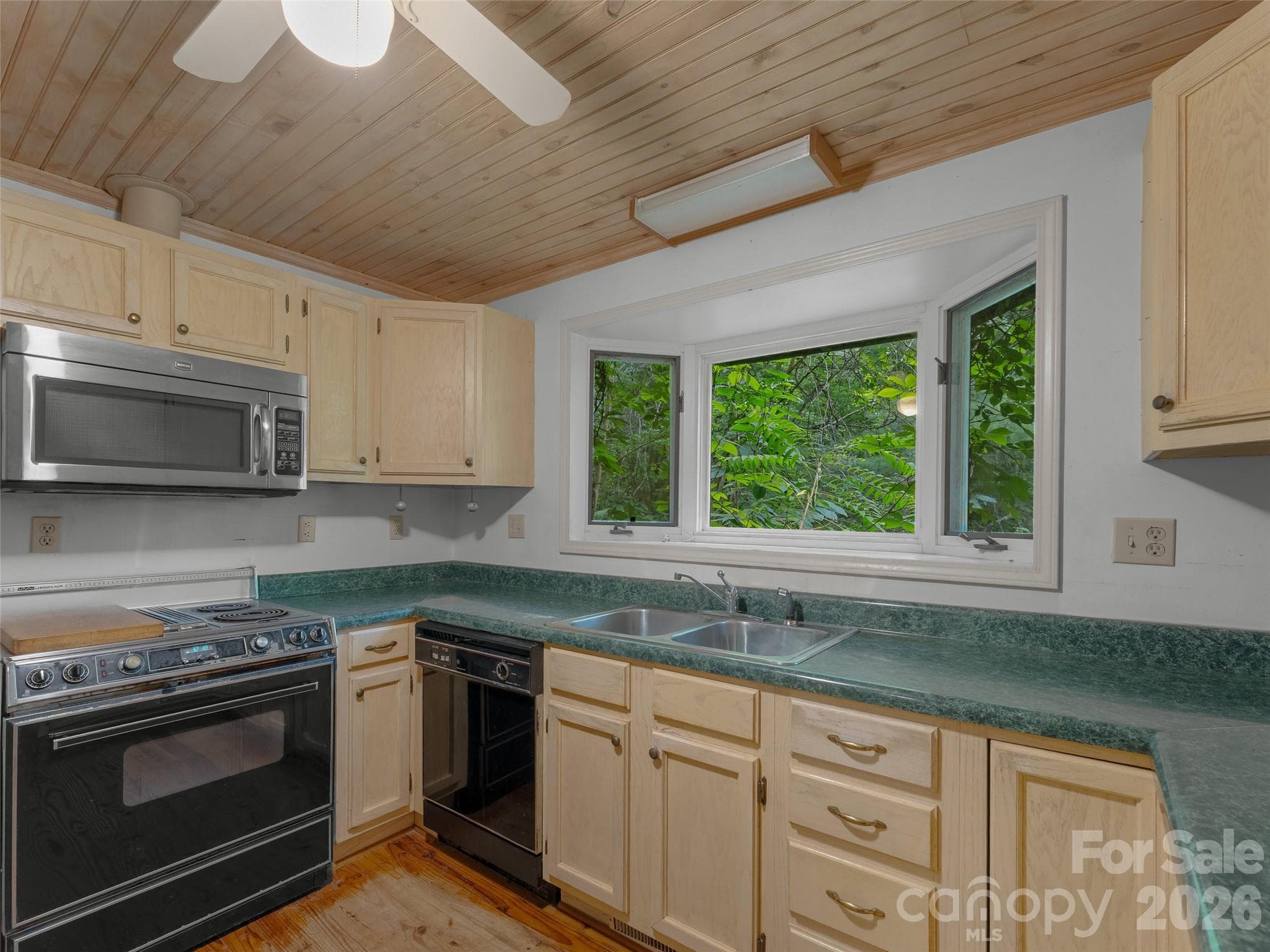 kitchen/ electric stove - 95 Substation Road, Saluda