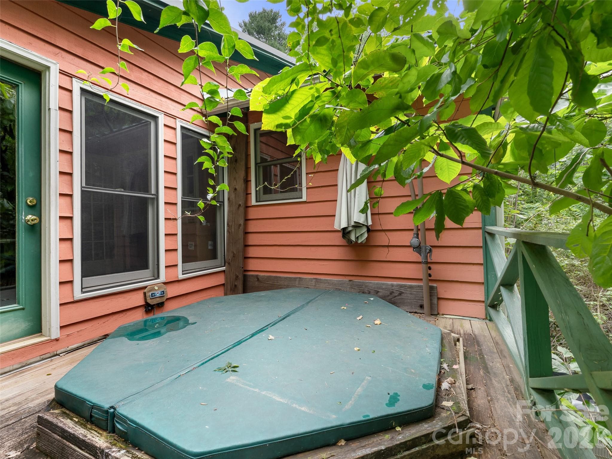 hot tub in the deck - 95 Substation Road, Saluda