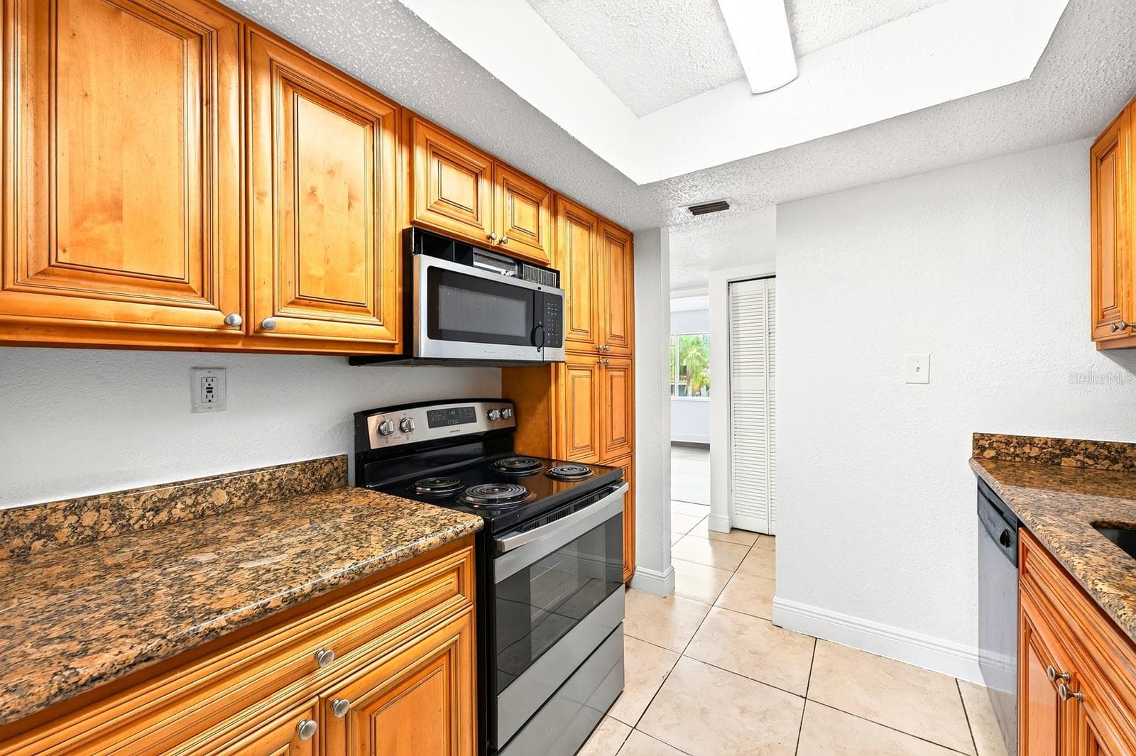 Upgraded cabinets and matching appliances - 4737 S TEXAS AVE #4737D, ORLANDO