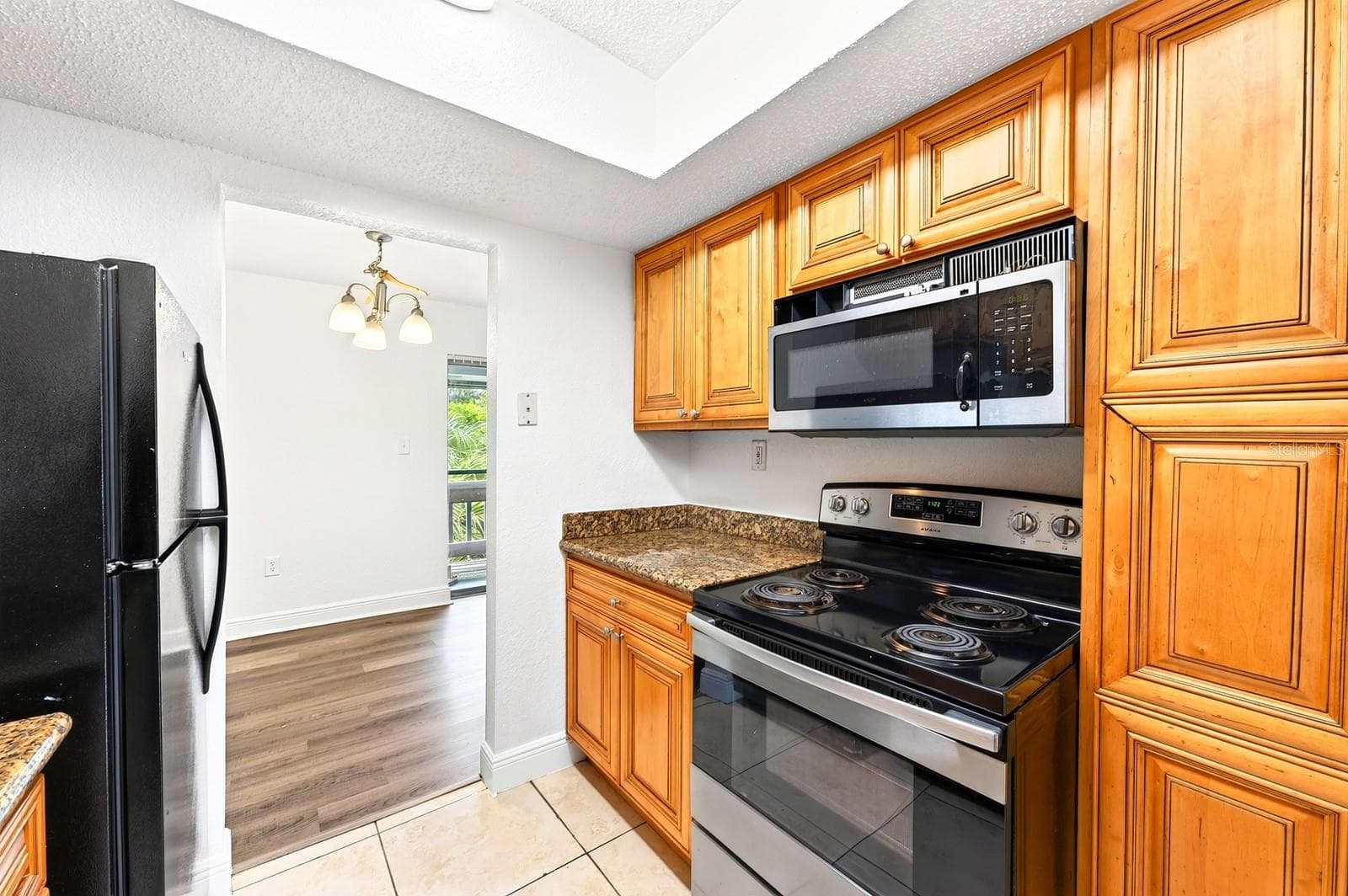 Kitchen connects to the dining room - 4737 S TEXAS AVE #4737D, ORLANDO