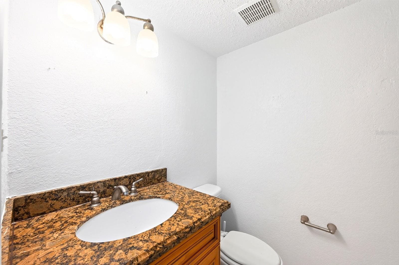 Bring you own personality with a new mirror! - 4737 S TEXAS AVE #4737D, ORLANDO