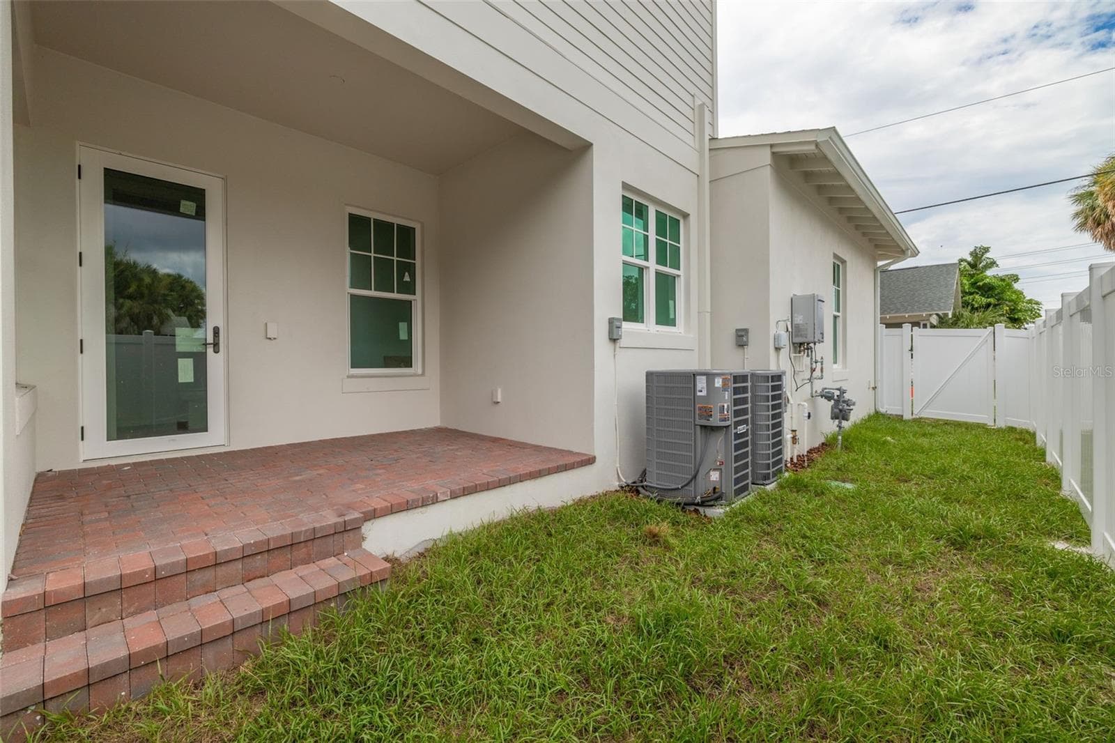 Single Family Residence at 2460 1ST AVE S, ST PETERSBURG, photo 7 of 11