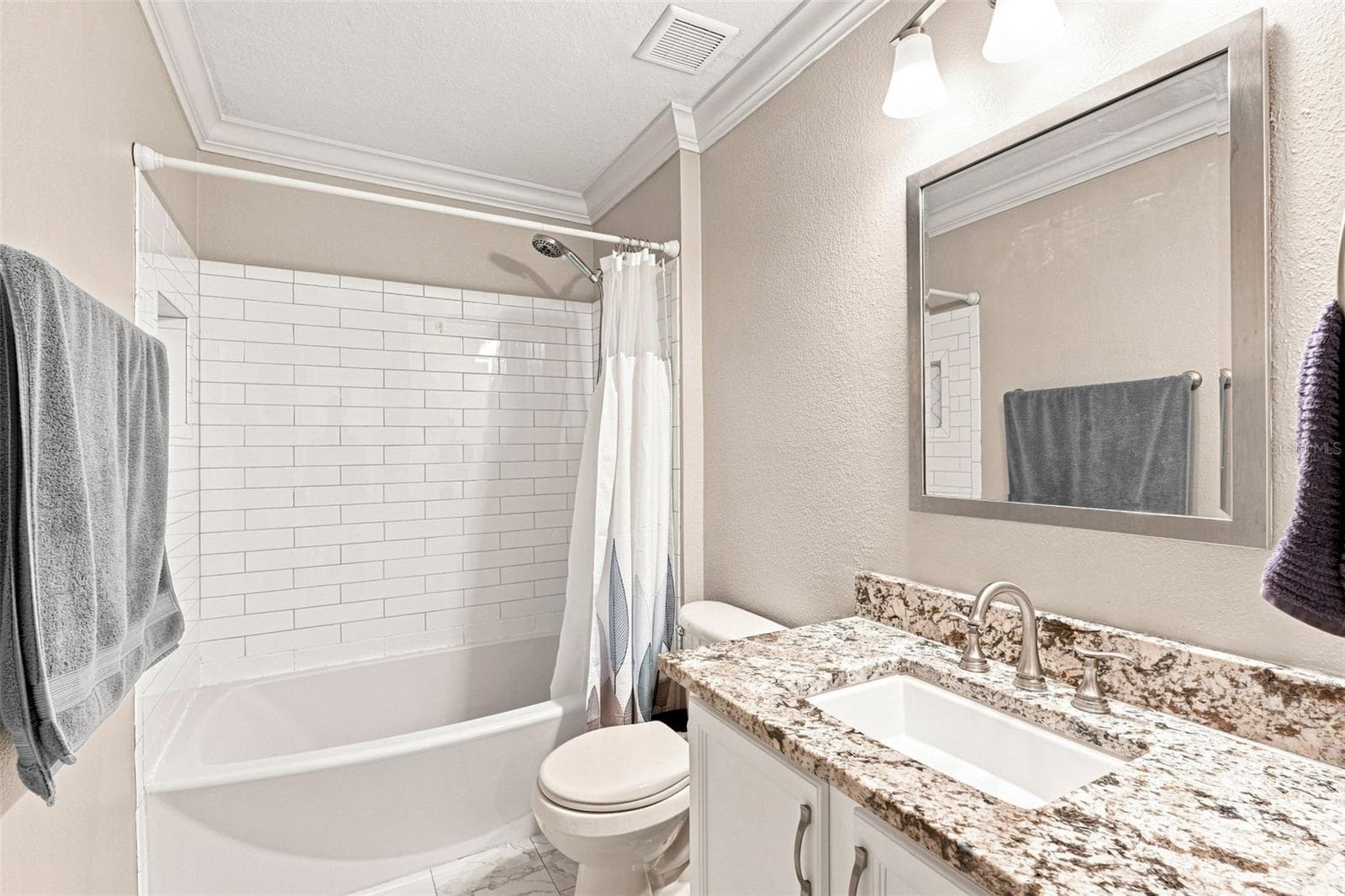Guest Bathroom with Tub/Shower Combo & Granite Vanity - 3695 WAFFLE TER, NORTH PORT