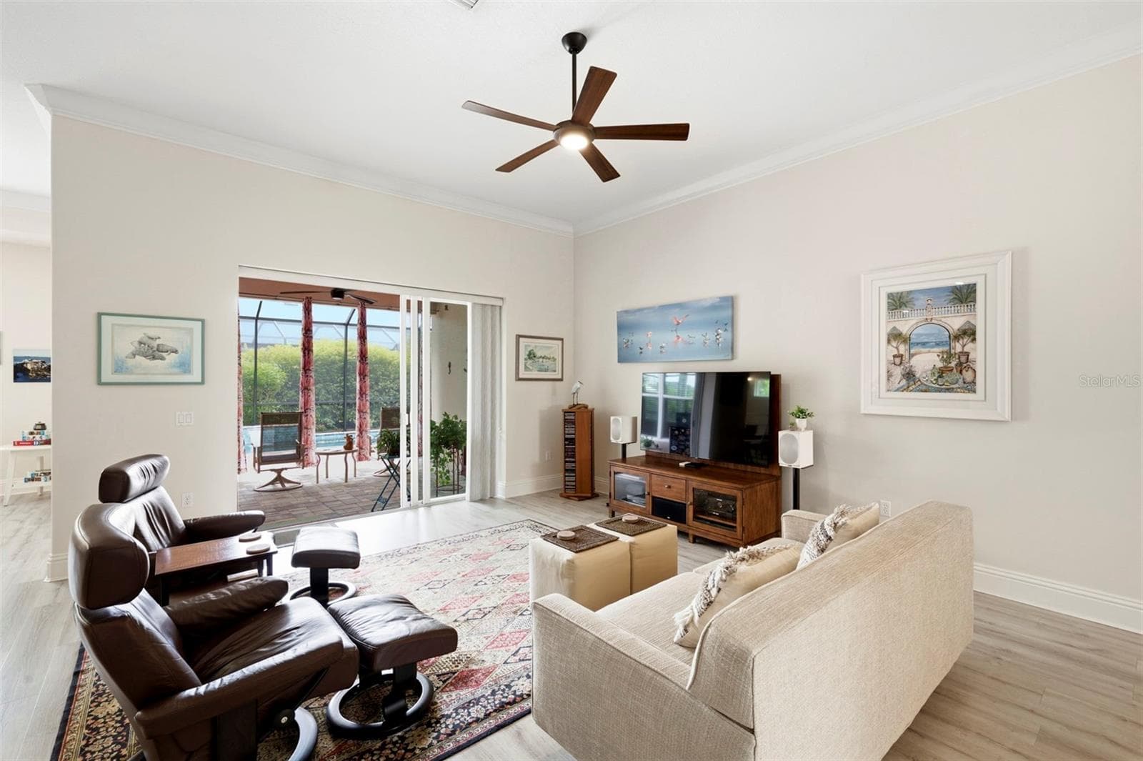 The living space features 11ft High ceilings, 71/4" crown molding and high baseboards - 3850 CREEKSIDE PARK DR, PARRISH