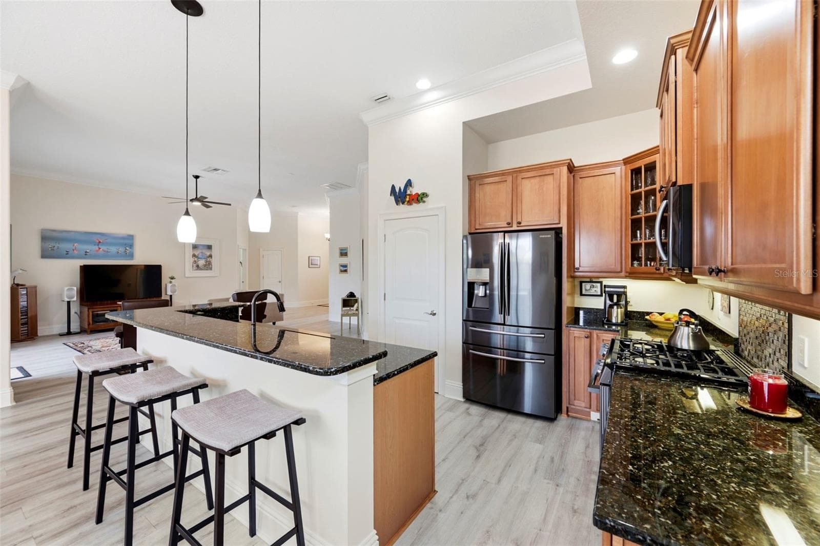 The breakfast bar with pendant lighting - 3850 CREEKSIDE PARK DR, PARRISH