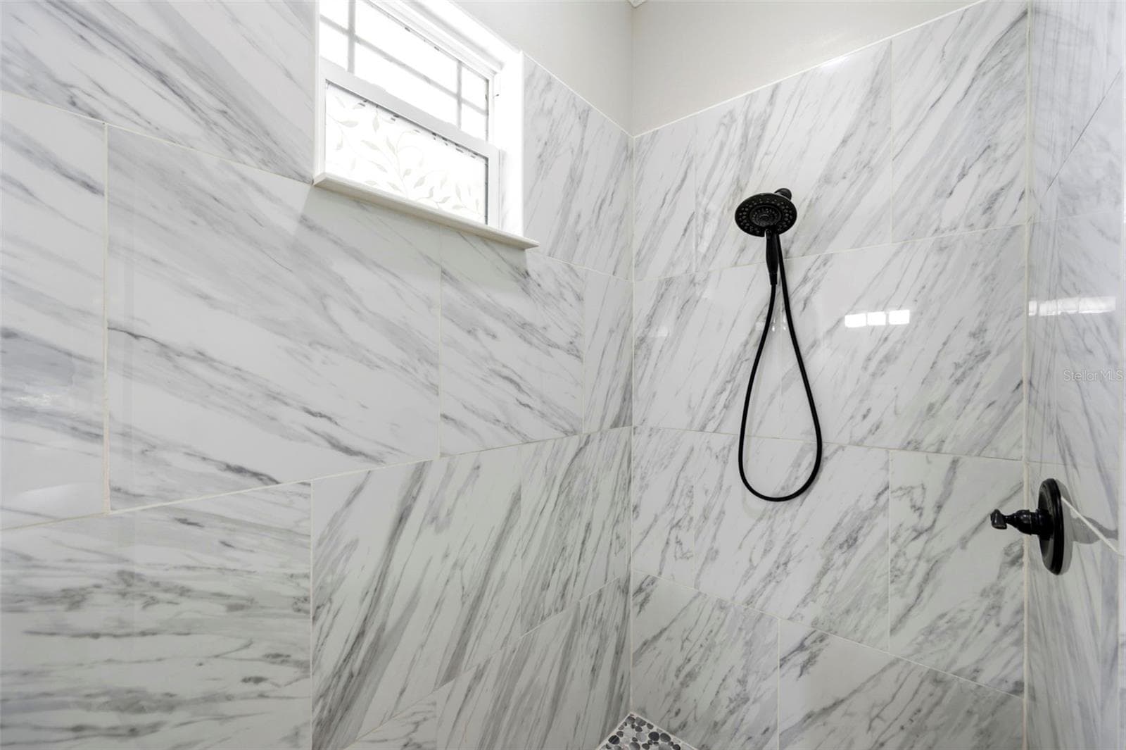 Primary shower enclosure - 3850 CREEKSIDE PARK DR, PARRISH