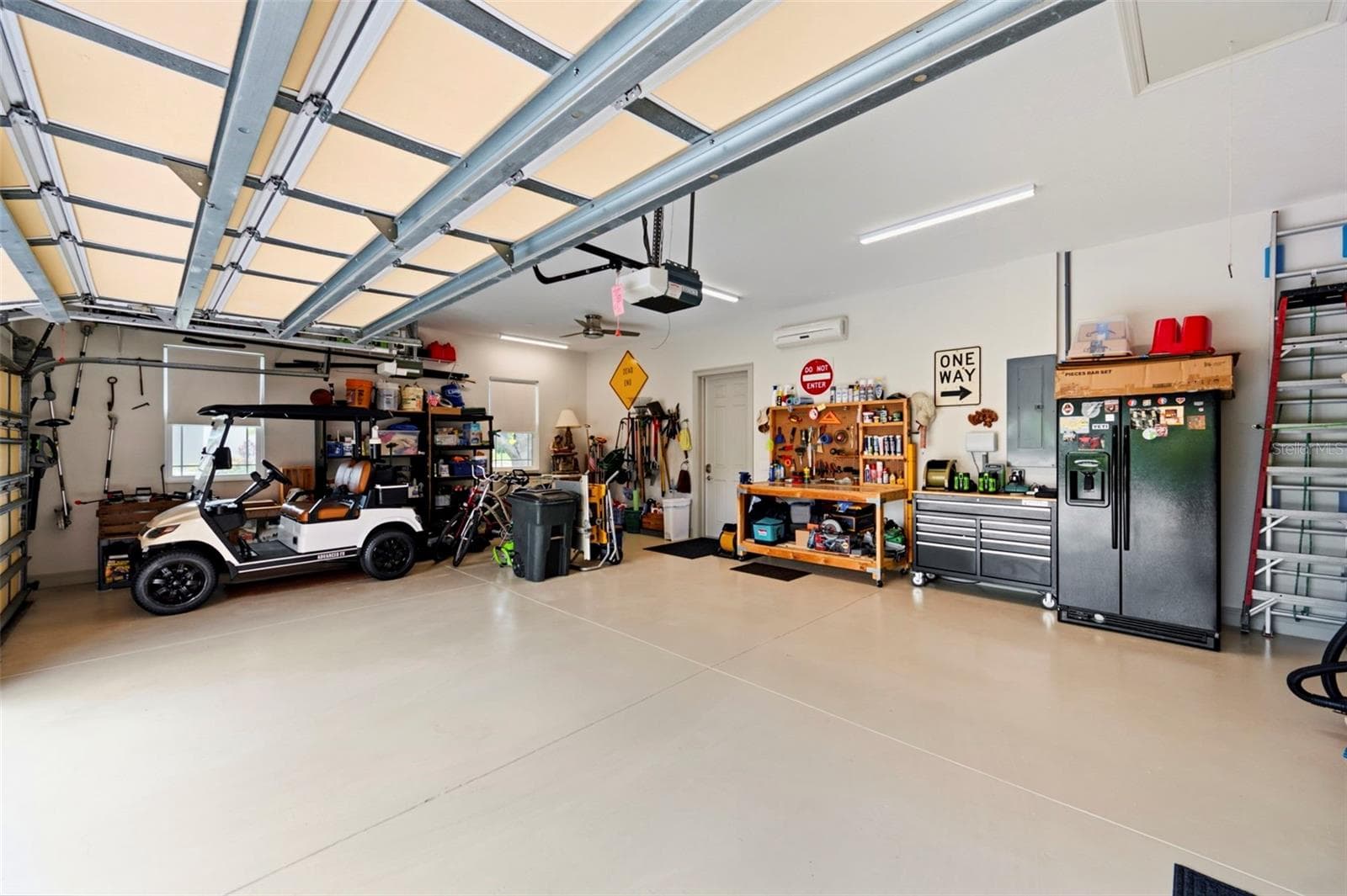 The spacious well lit garage presents an abundance of options - 3850 CREEKSIDE PARK DR, PARRISH