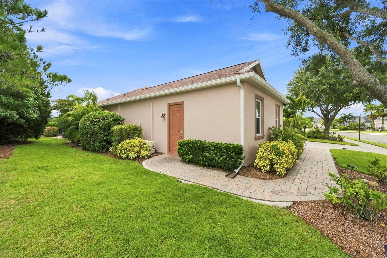 Garage side door access - 3850 CREEKSIDE PARK DR, PARRISH