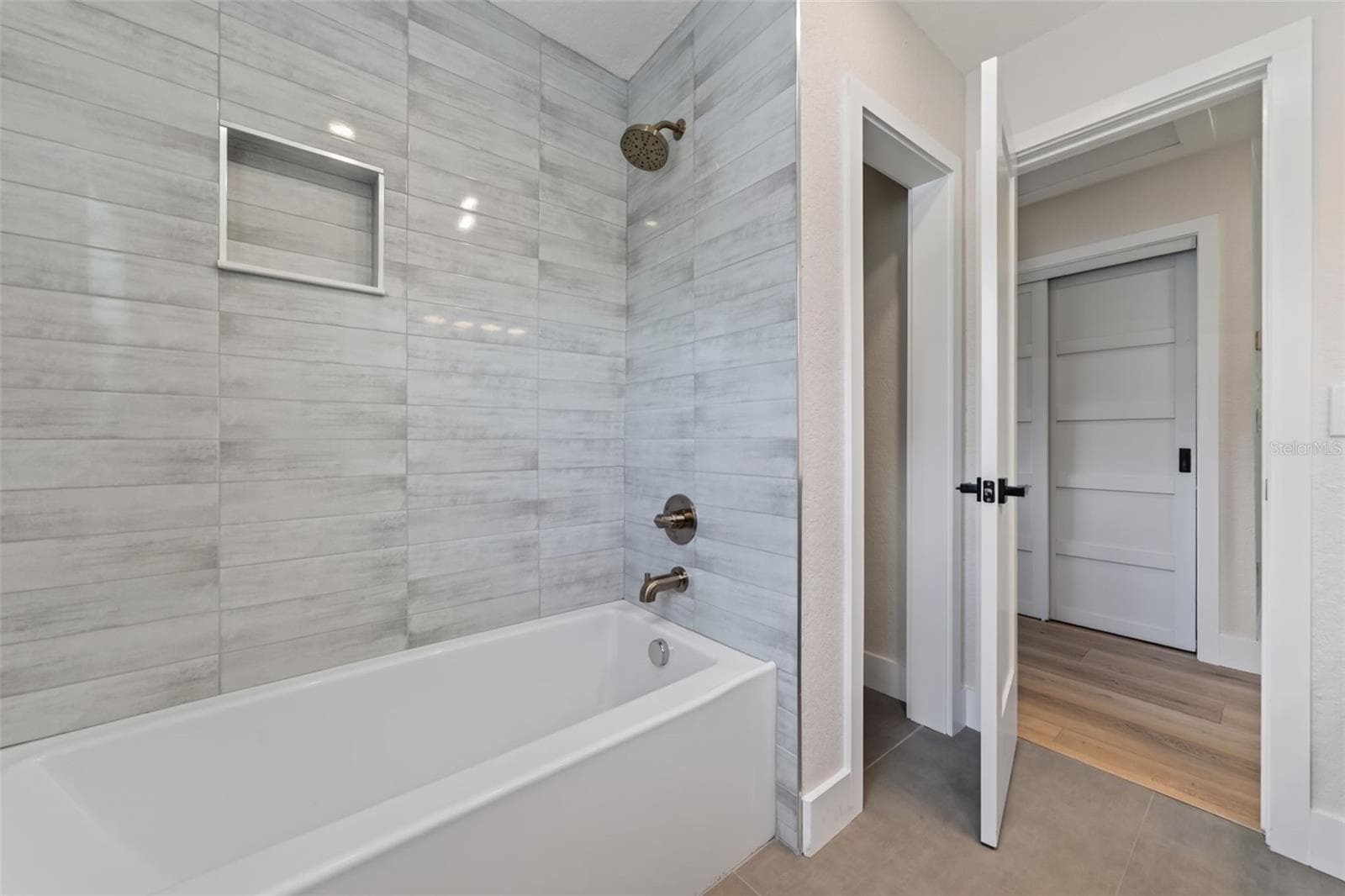 Hallway Bathroom - 5217 18TH AVE S, GULFPORT