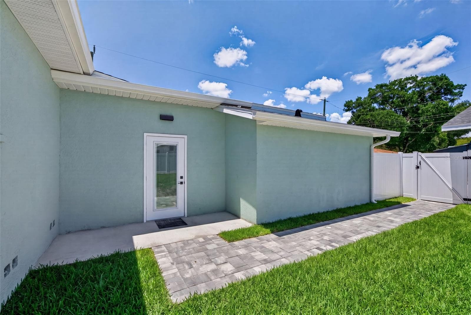 Grass Virtally Staged - 5217 18TH AVE S, GULFPORT