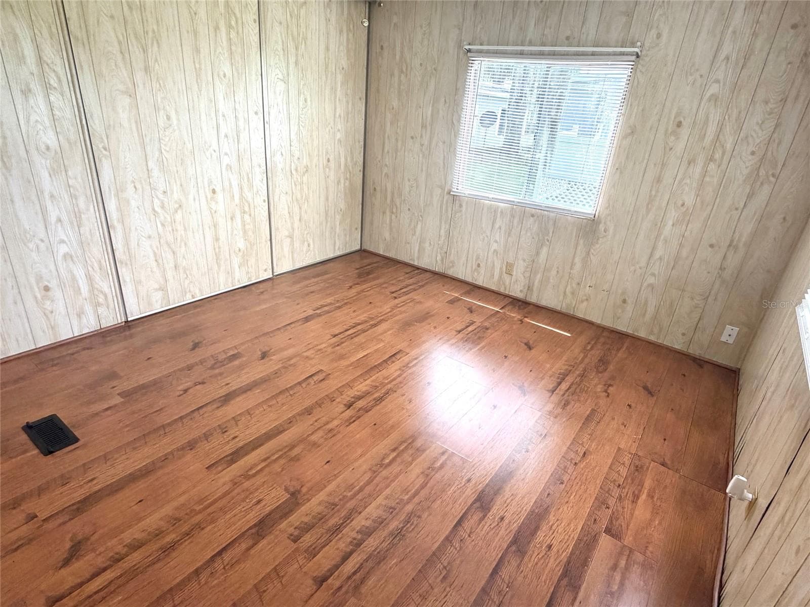 Manufactured Home at 5562 LANSING DR, WILDWOOD, photo 14 of 18