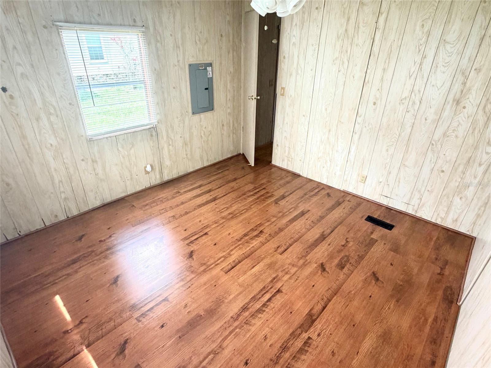 Manufactured Home at 5562 LANSING DR, WILDWOOD, photo 15 of 18