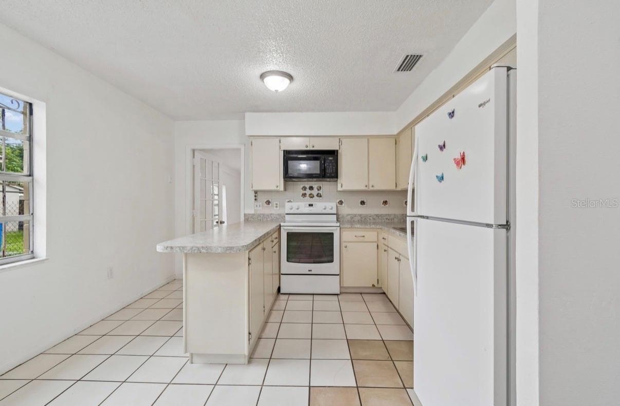 Single Family Residence at 7516 N CORTEZ ST, TAMPA, photo 2 of 65