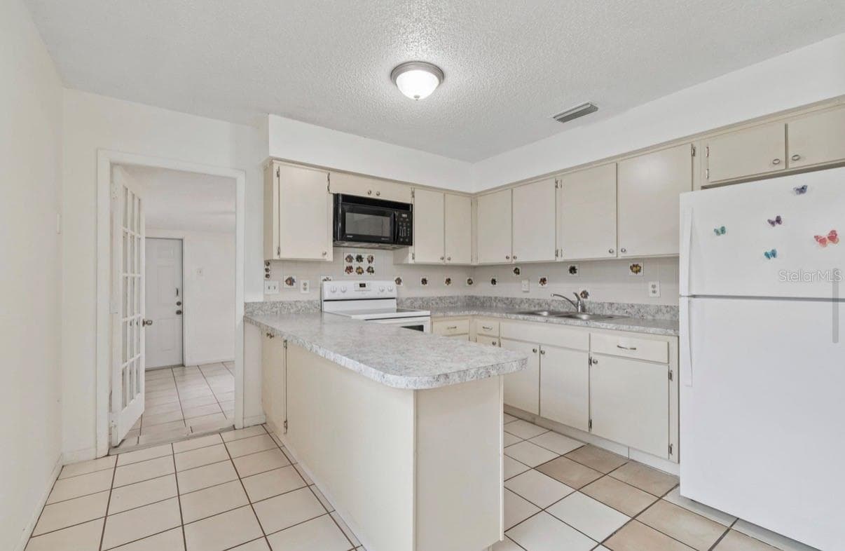 Single Family Residence at 7516 N CORTEZ ST, TAMPA, photo 3 of 65