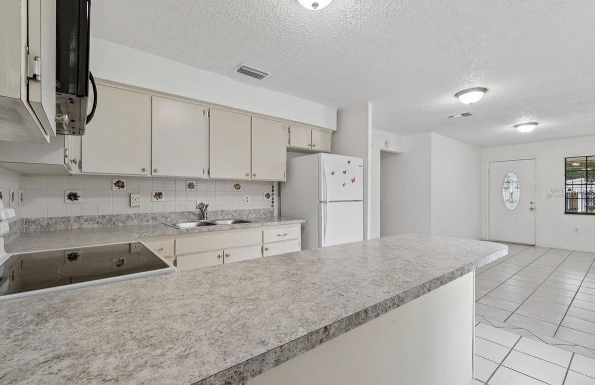 Single Family Residence at 7516 N CORTEZ ST, TAMPA, photo 4 of 65
