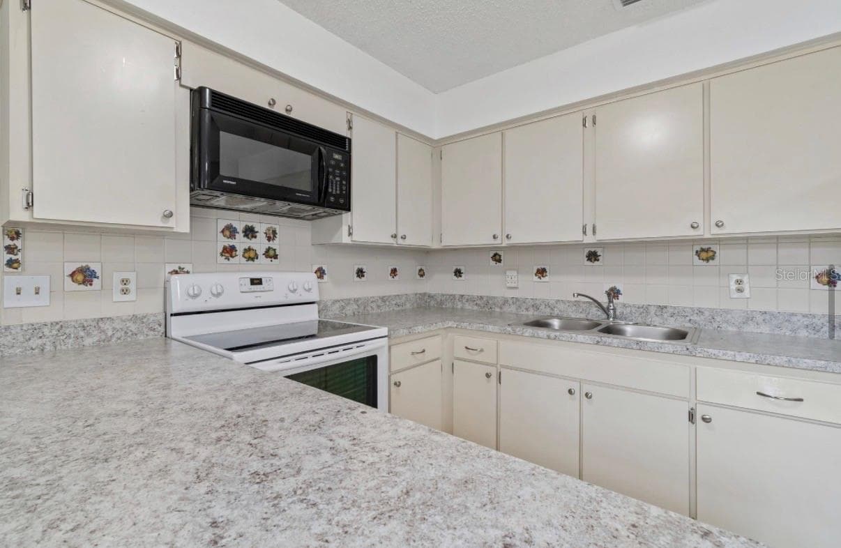Single Family Residence at 7516 N CORTEZ ST, TAMPA, photo 5 of 65