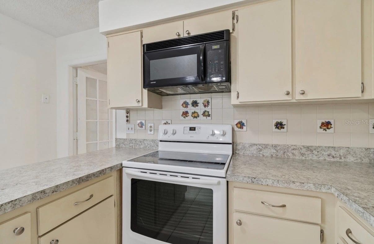 Single Family Residence at 7516 N CORTEZ ST, TAMPA, photo 8 of 65