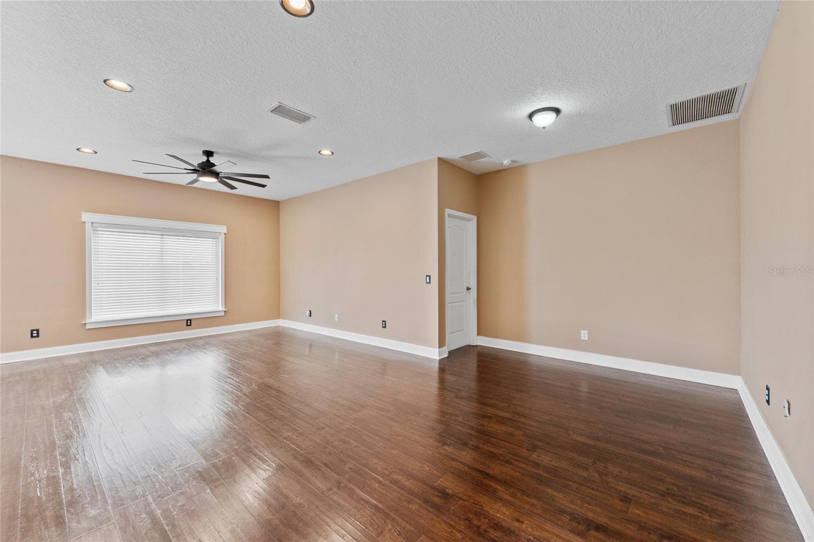 Single Family Residence at 901 PARKER DEN DR, RUSKIN, photo 6 of 44