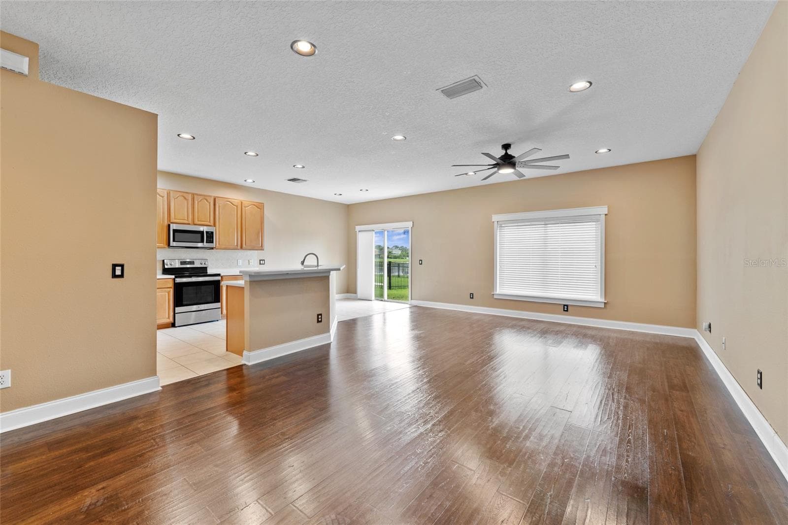 Single Family Residence at 901 PARKER DEN DR, RUSKIN, photo 7 of 44
