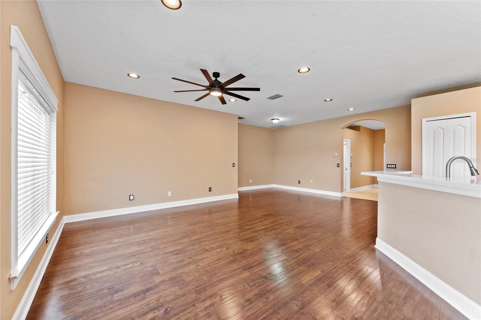 Single Family Residence at 901 PARKER DEN DR, RUSKIN, photo 9 of 44
