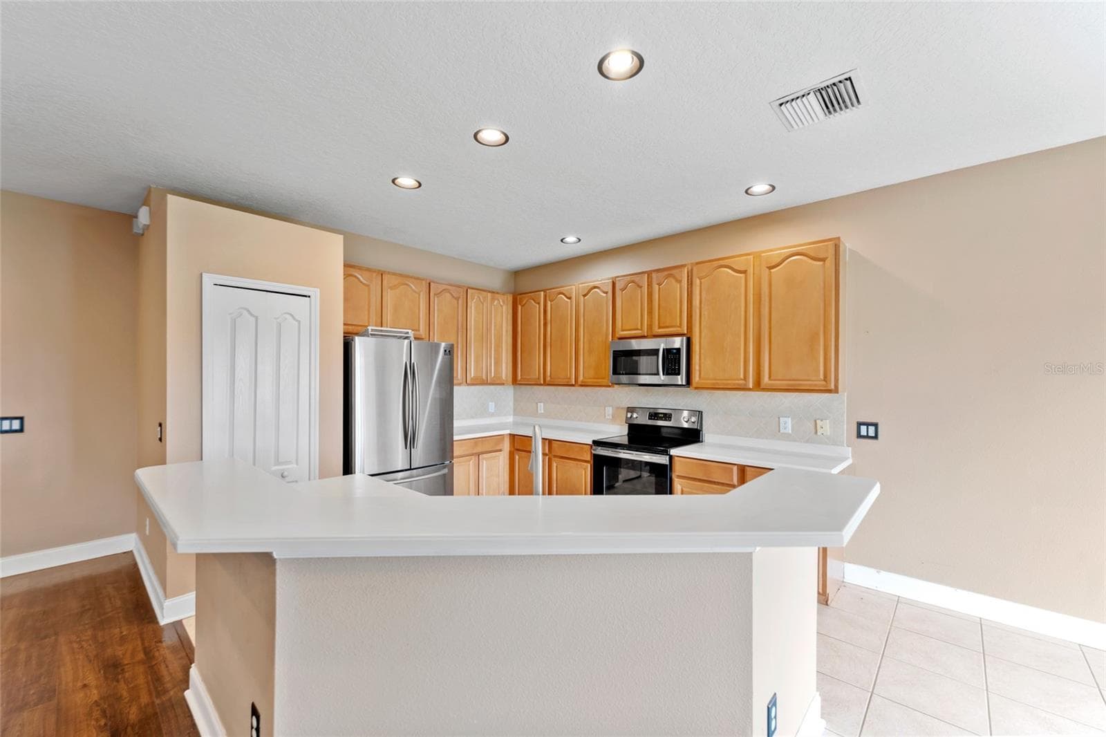 Single Family Residence at 901 PARKER DEN DR, RUSKIN, photo 10 of 44