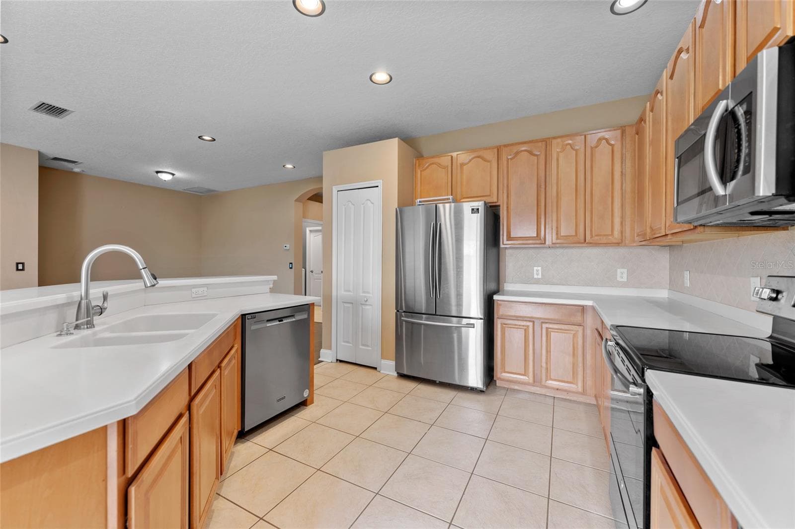 Single Family Residence at 901 PARKER DEN DR, RUSKIN, photo 11 of 44