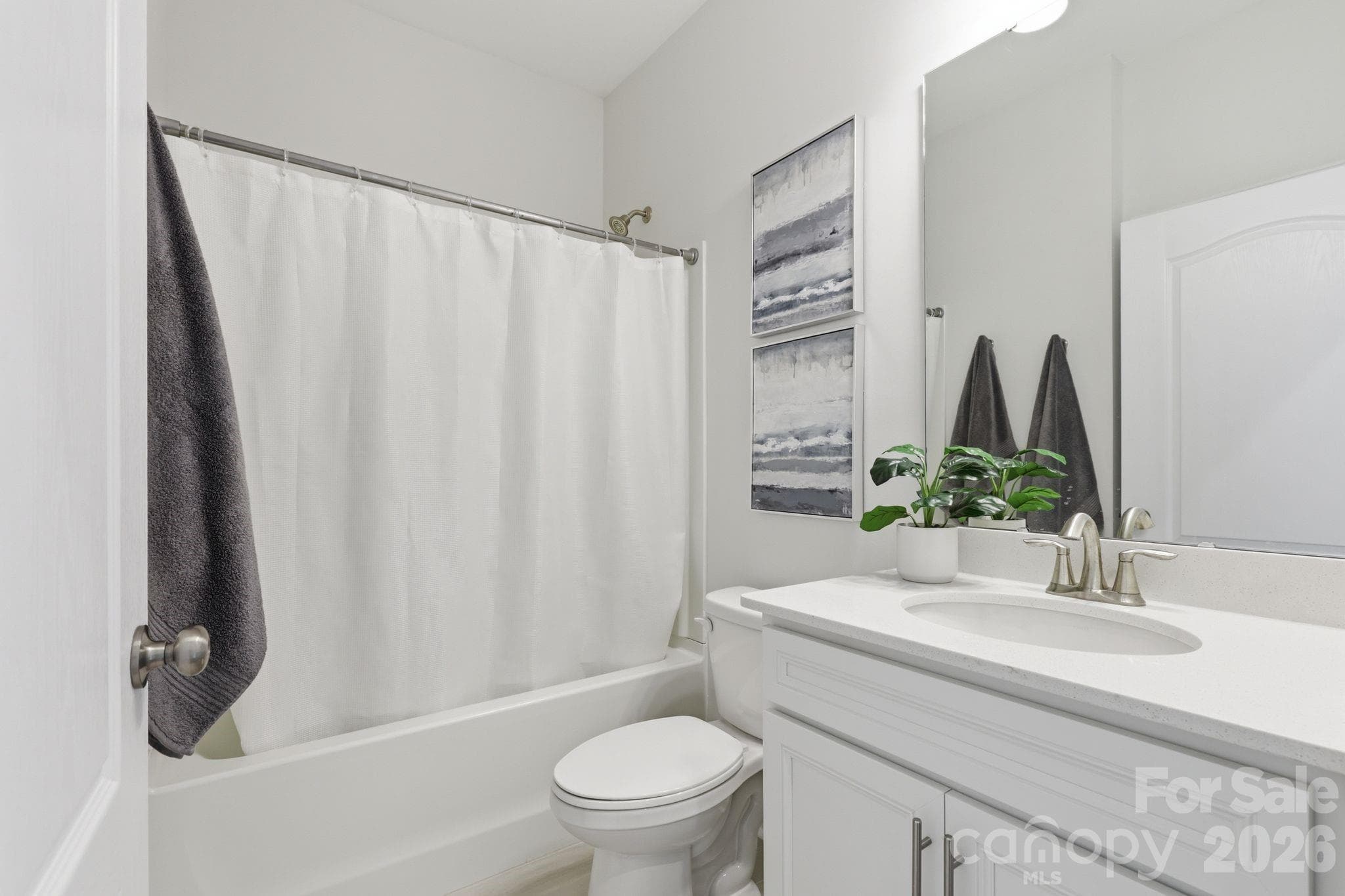 Guest Bath - 13704 Berkley Avenue, Huntersville