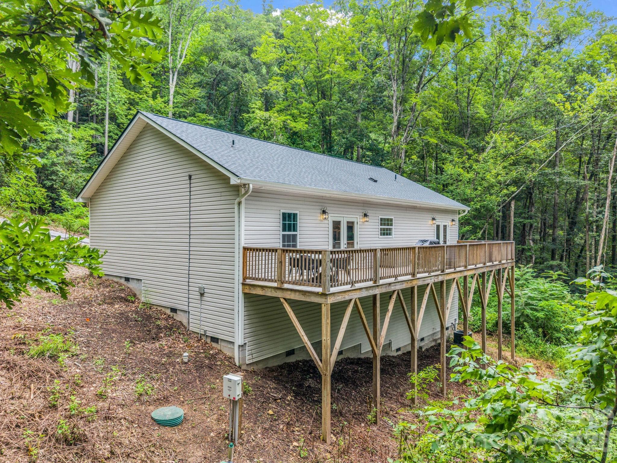Right side of the house. - 180 Ridgeview Drive, Hendersonville