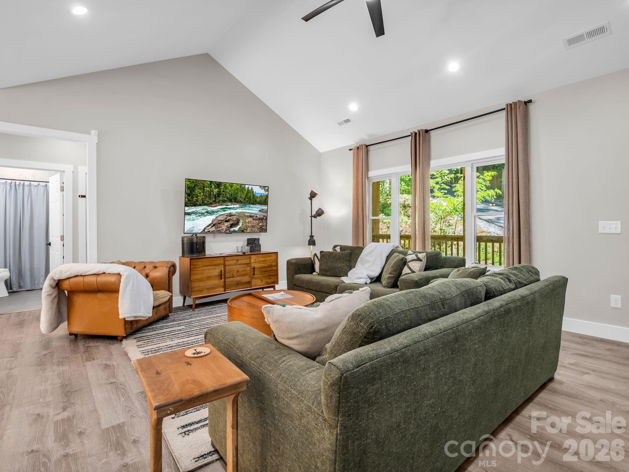 Single Family Residence at 180 Ridgeview Drive, Hendersonville, photo 11 of 40
