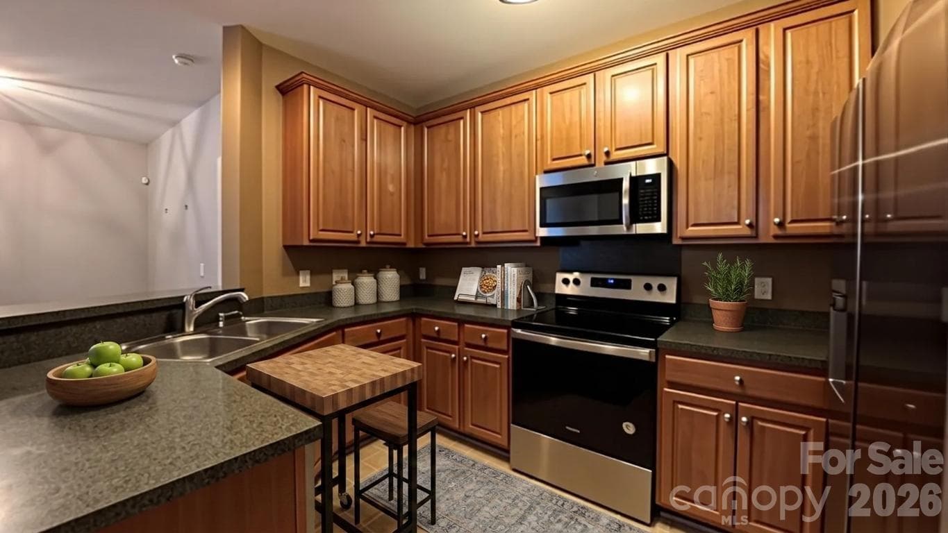 Condominium at 6419 Park Pond Drive, Charlotte, photo 4 of 19