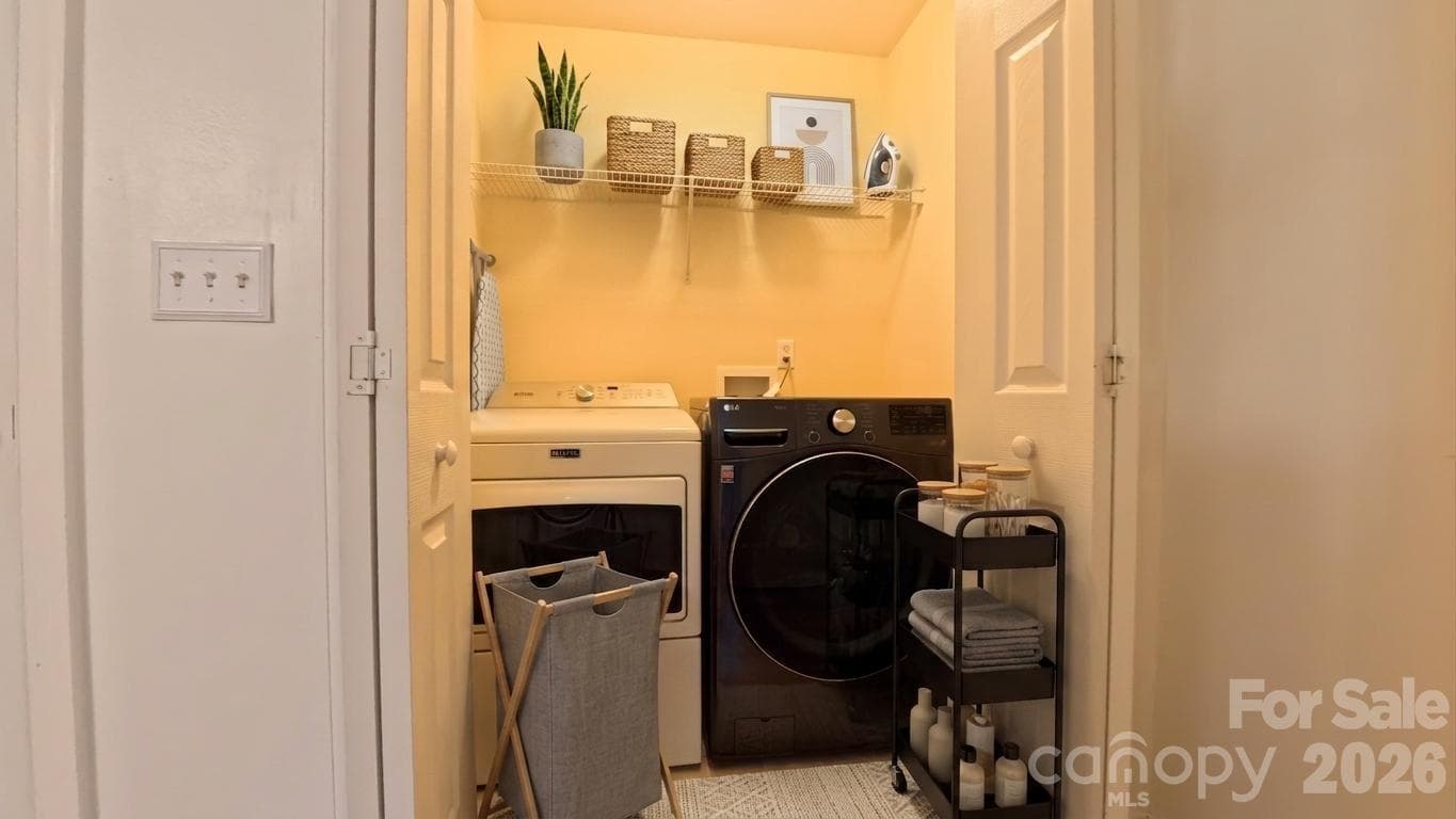 Condominium at 6419 Park Pond Drive, Charlotte, photo 17 of 19