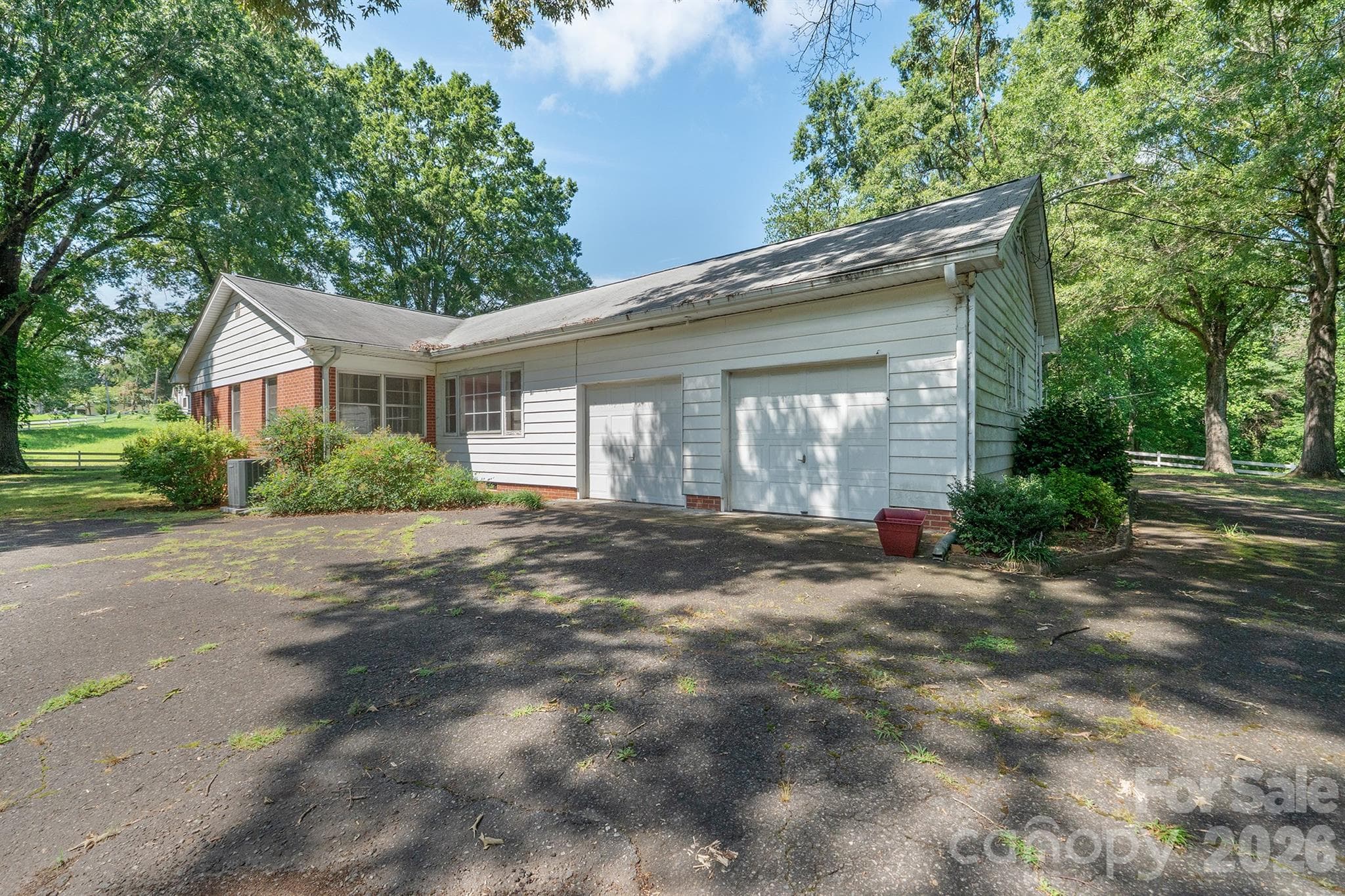 Single Family Residence at 17 E Murray Street, Maiden, photo 6 of 33