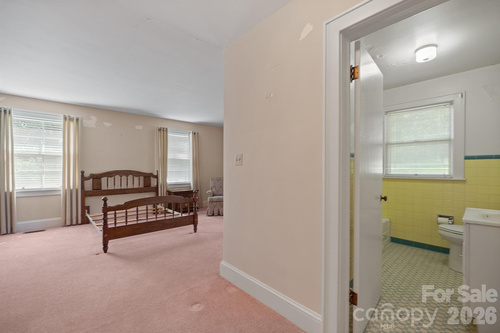 Single Family Residence at 17 E Murray Street, Maiden, photo 23 of 33