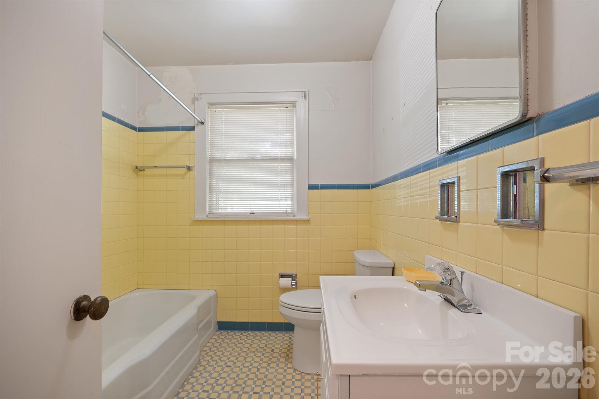Single Family Residence at 17 E Murray Street, Maiden, photo 24 of 33