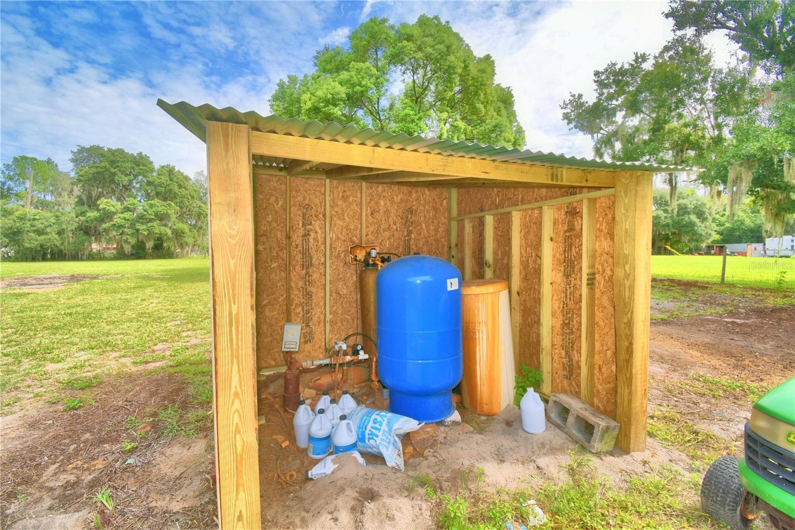 New well water system with new litte casita - 8704 TOM COSTINE RD, LAKELAND