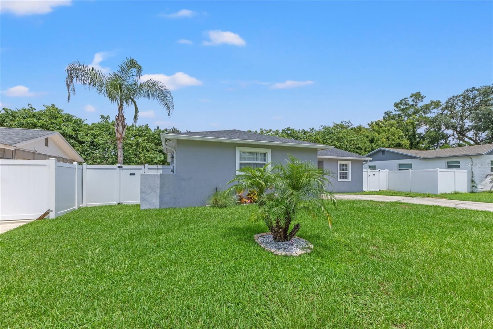 Single Family Residence at 560 ROBIN HILL CIR, BRANDON, photo 4 of 49