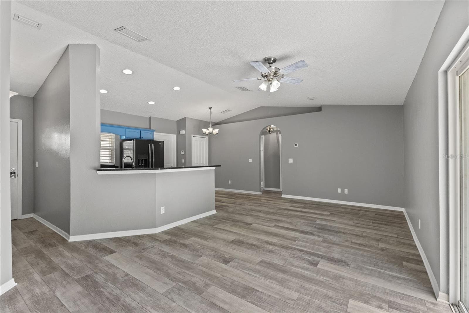 Single Family Residence at 560 ROBIN HILL CIR, BRANDON, photo 8 of 49