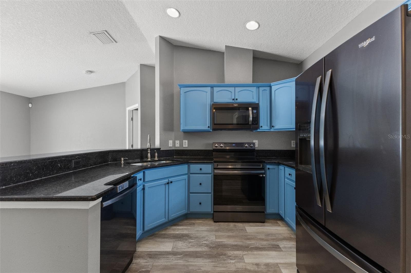 Single Family Residence at 560 ROBIN HILL CIR, BRANDON, photo 11 of 49